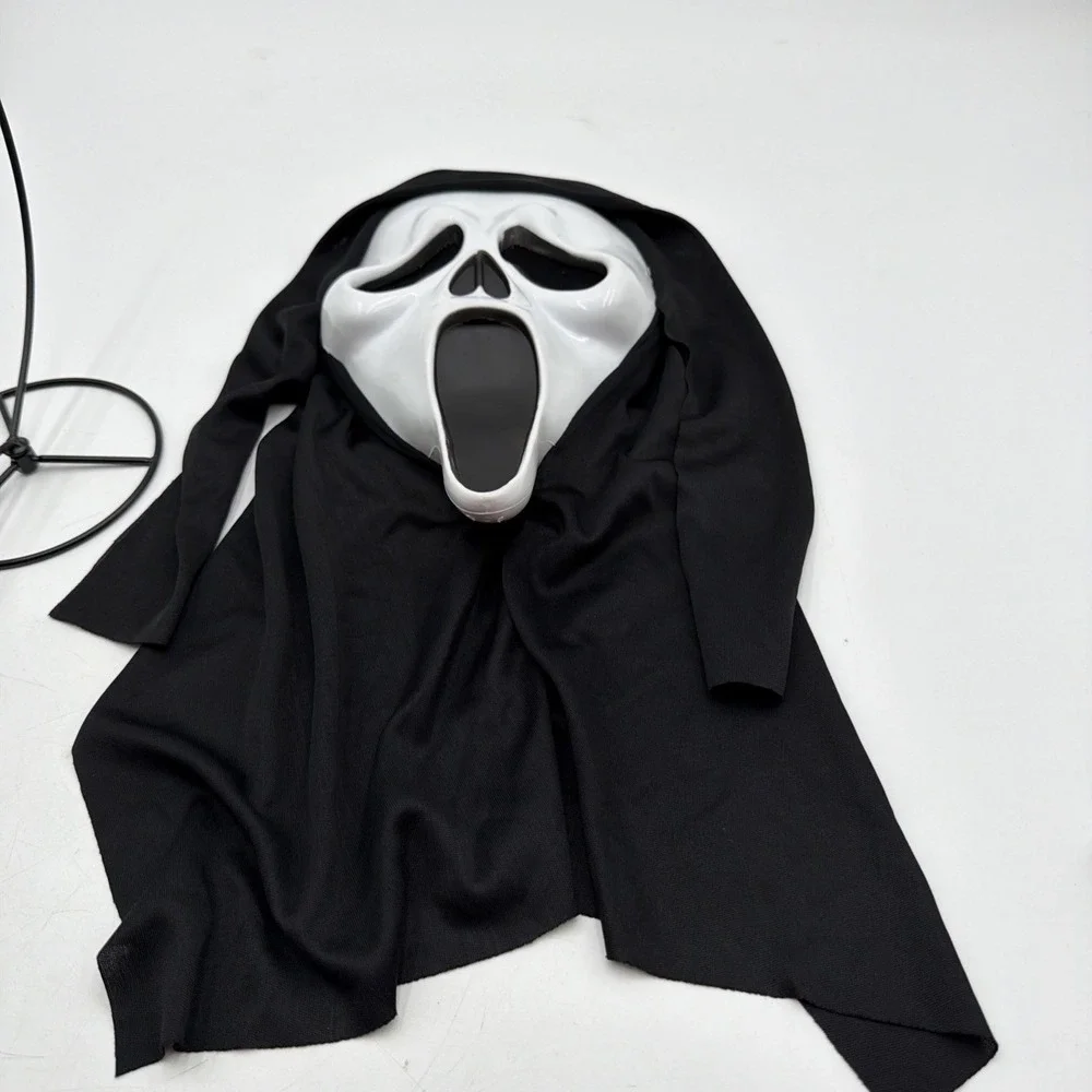 Fun World Ghost Face Mask Scream 2018 9206GF Hooded Halloween Costume